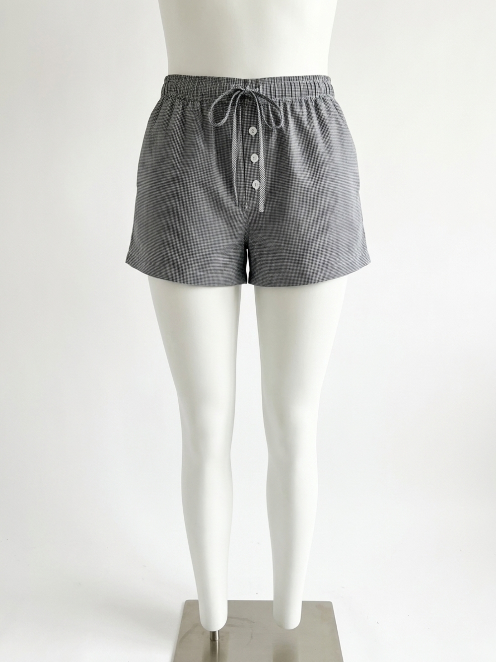 NEW LE LIS women's beachside checkered shorts in black